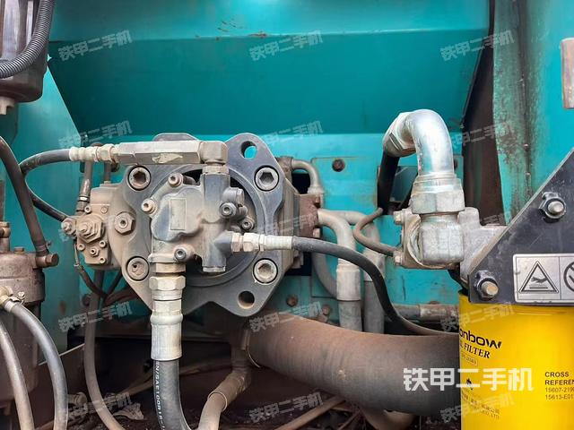 液压泵舱室正面整体（整机外观）