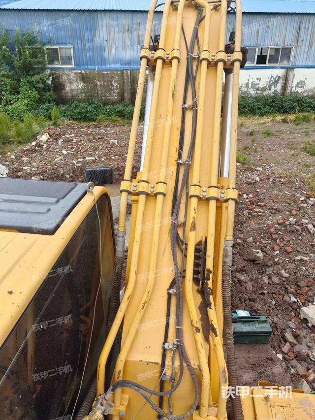 驾驶室顶部（整机外观）