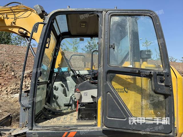 驾驶室整体（整机外观）