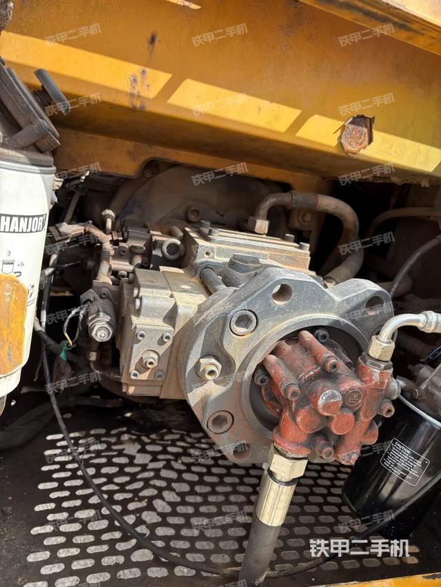 液壓泵艙室正面整體（整機(jī)外觀）