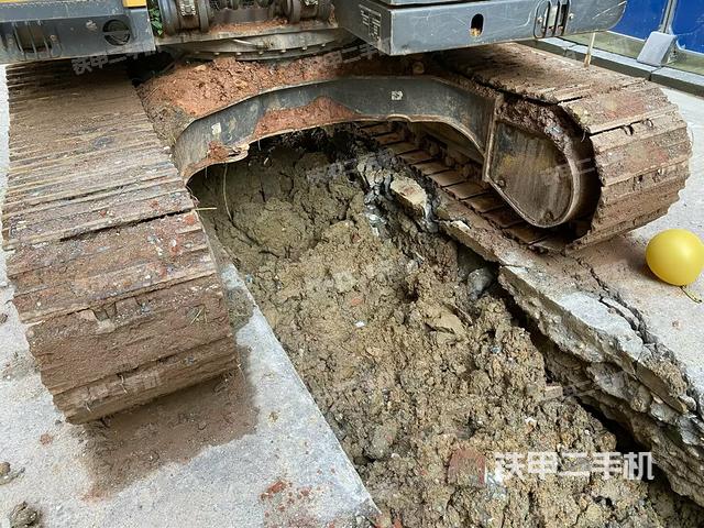 左側(cè)行走馬達(dá)蓋板（行走機(jī)構(gòu)）