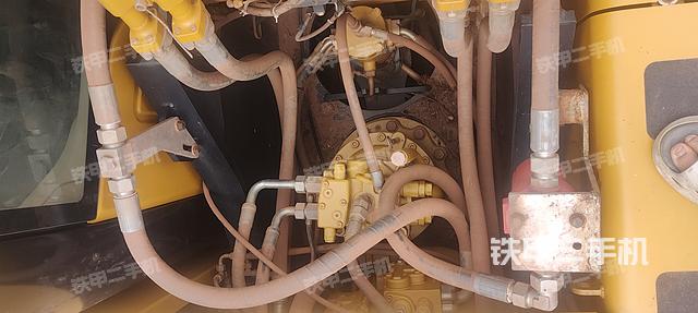 回转马达和主控阀（整机外观）