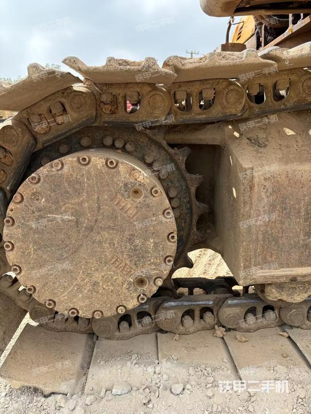 單側(cè)履帶整體（整機(jī)外觀）