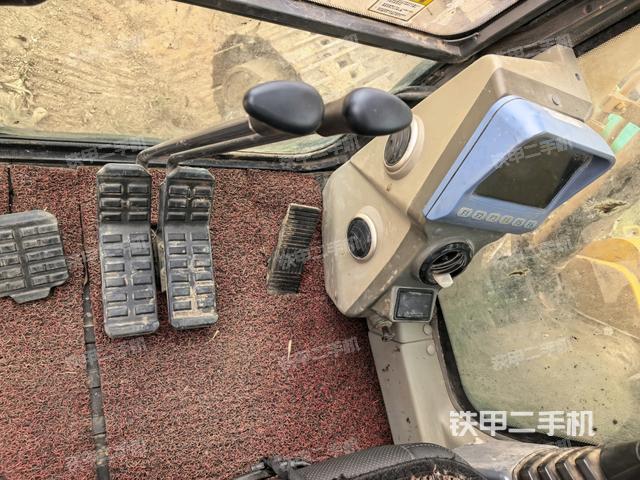 座椅右侧控制台/钥匙门/油门/含右手柄（驾驶室部分）