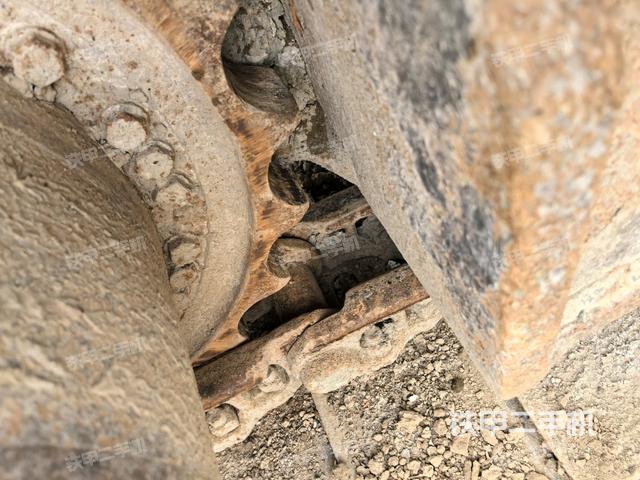 右驱动轮（行走机构）