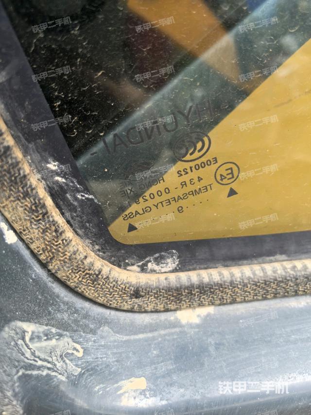 后窗玻璃角标（驾驶室部分）