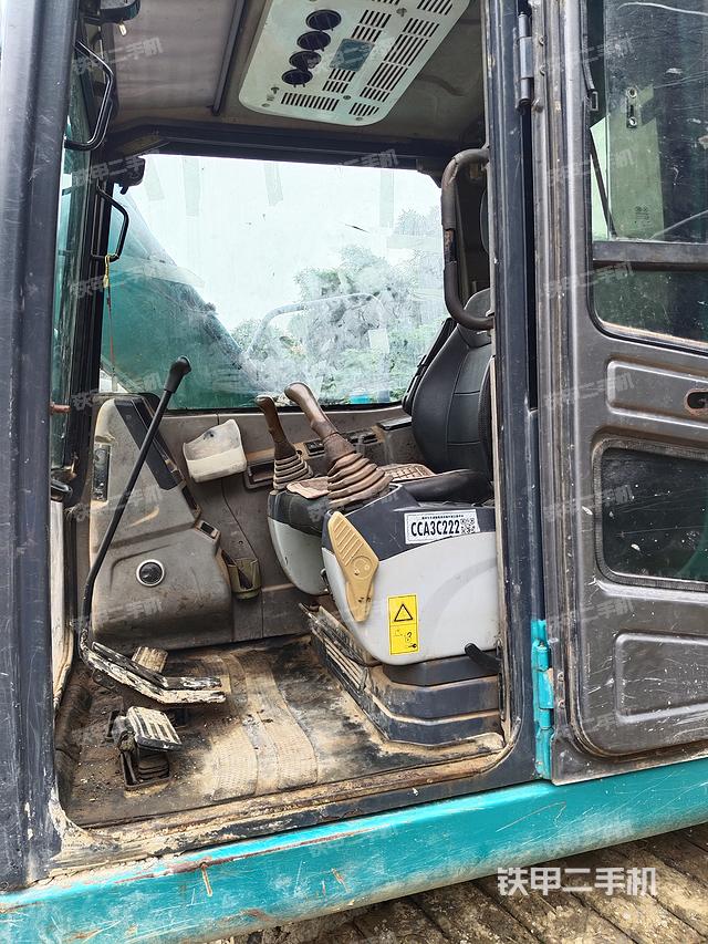 驾驶室整体（整机外观）