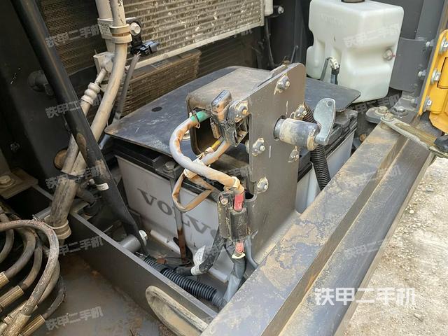 電瓶（大件艙室）