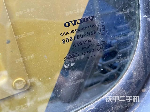 左后方玻璃角標(biāo)（駕駛室部分）