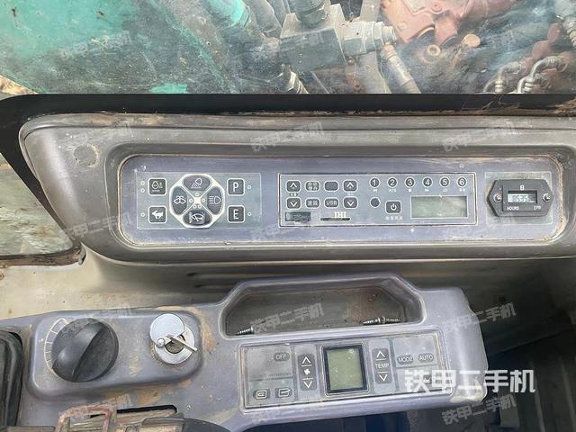 座椅右側(cè)控制臺/鑰匙門/油門/含右手柄（駕駛室部分）