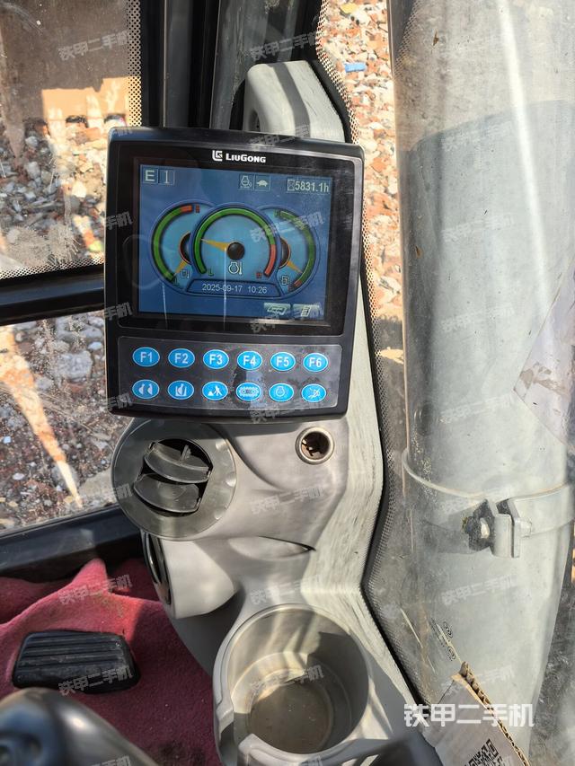 駕駛室整體（整機(jī)外觀）