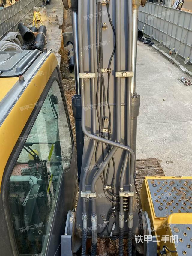 大臂背部俯視（工作和回轉(zhuǎn)裝置）