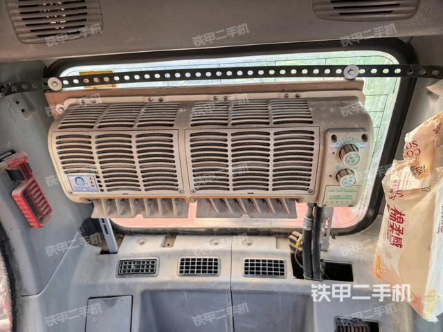 后窗玻璃角標（駕駛室部分）