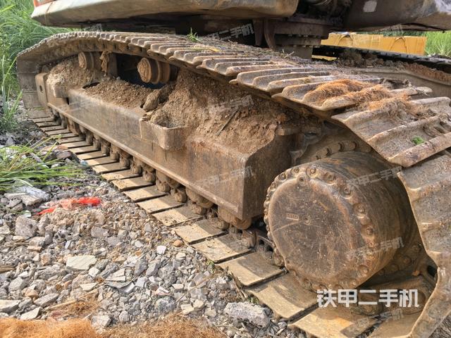 左驅(qū)動輪（行走機構(gòu)）