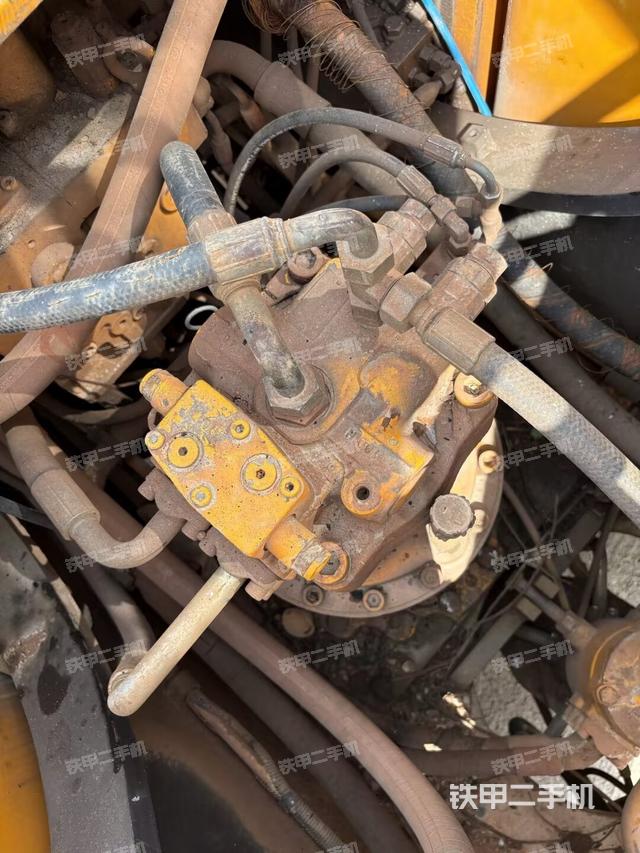 回轉(zhuǎn)馬達(dá)和主控閥（整機(jī)外觀）