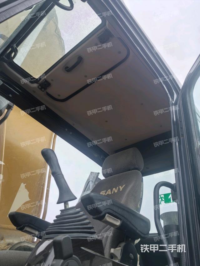 驾驶室顶部（整机外观）