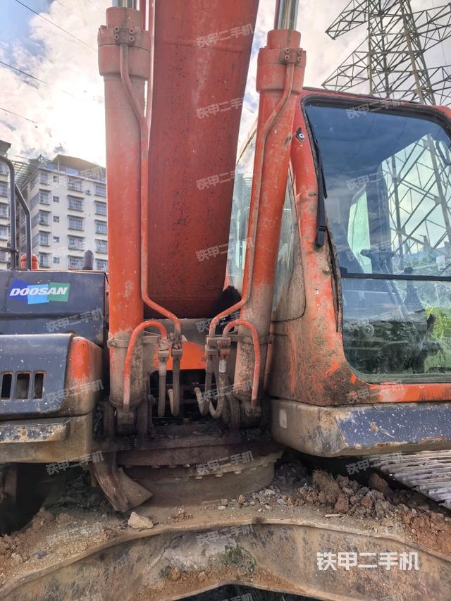 轉(zhuǎn)盤和下車架正前（工作和回轉(zhuǎn)裝置）