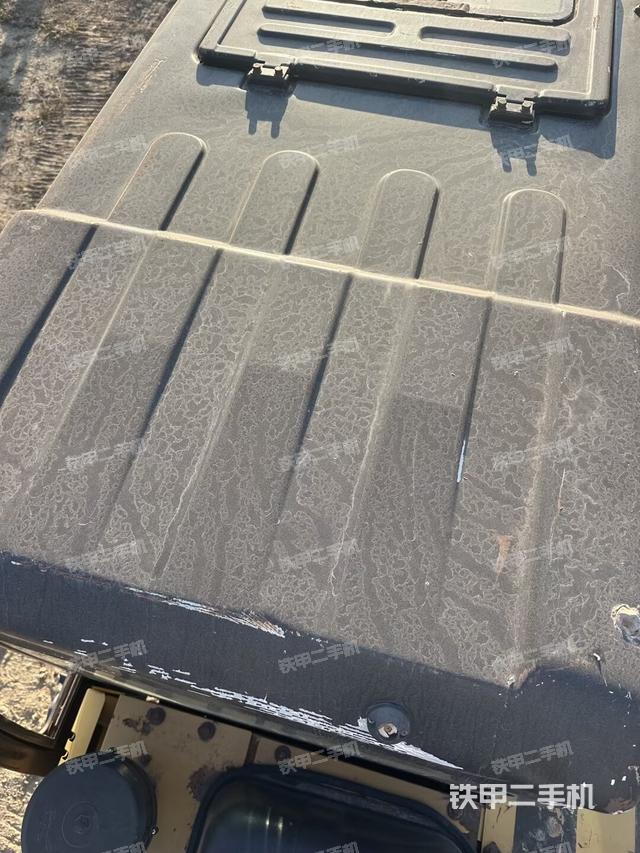 驾驶室顶部（整机外观）