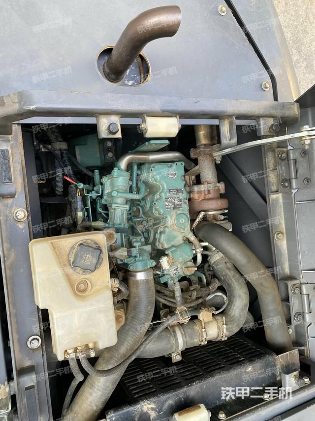 發(fā)動(dòng)機(jī)室（上車部件）