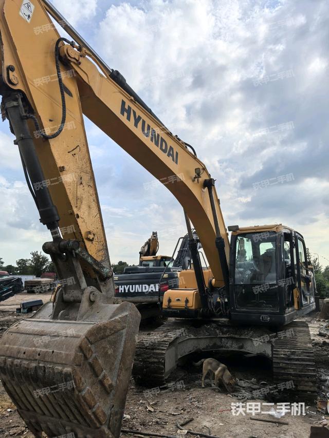 現(xiàn)代R225LVS挖掘機(jī)