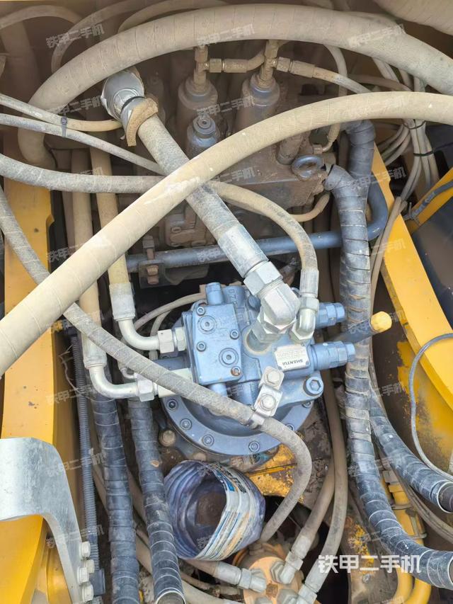 回转马达和主控阀（整机外观）