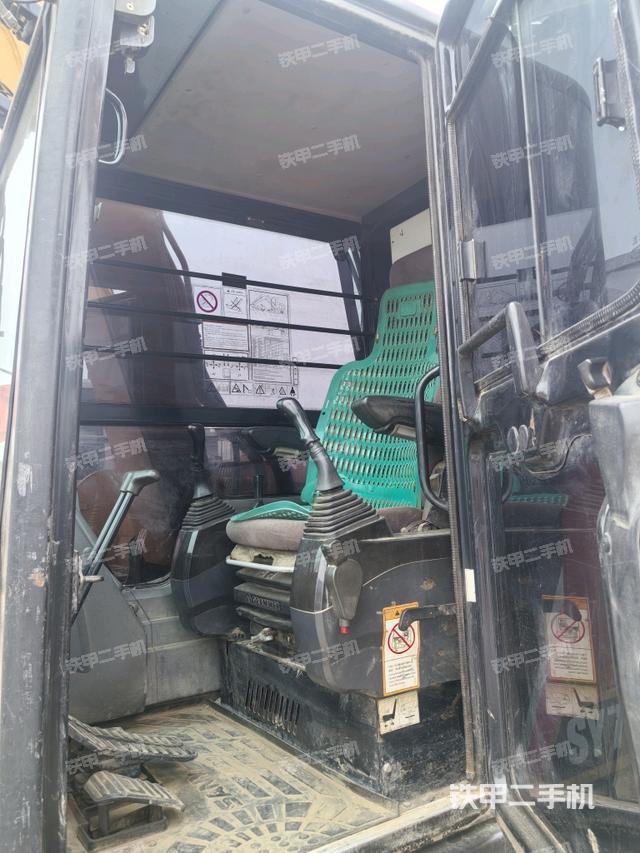 驾驶室整体（整机外观）