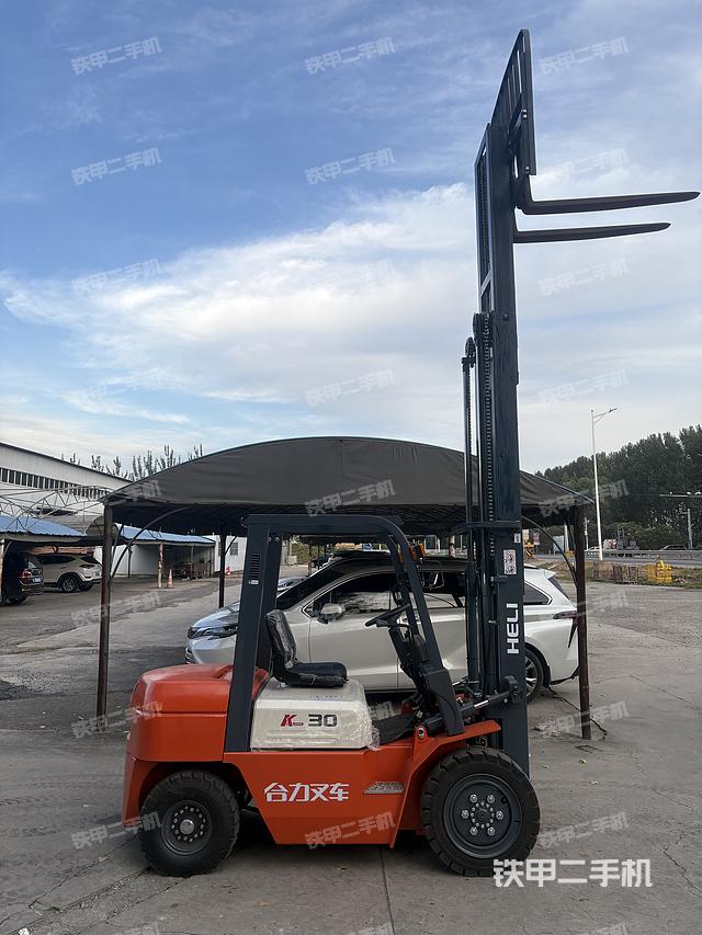 整機右側（設備外觀及核心部件）