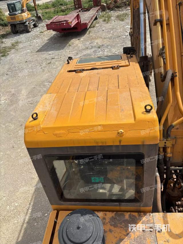 駕駛室頂部（整機(jī)外觀）