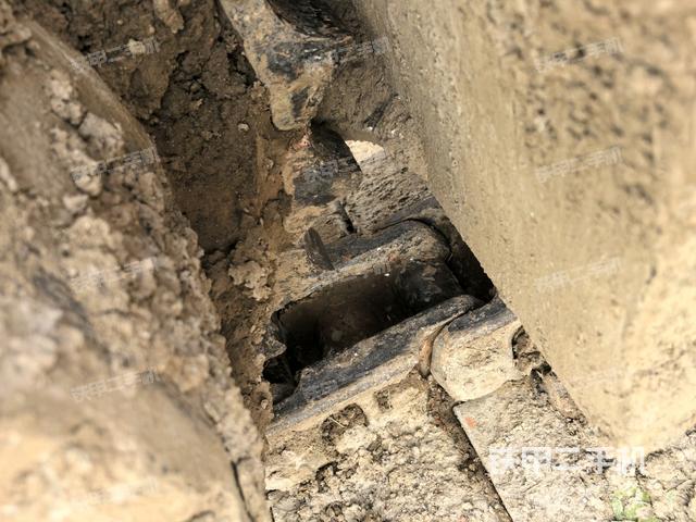 右驱动轮（行走机构）