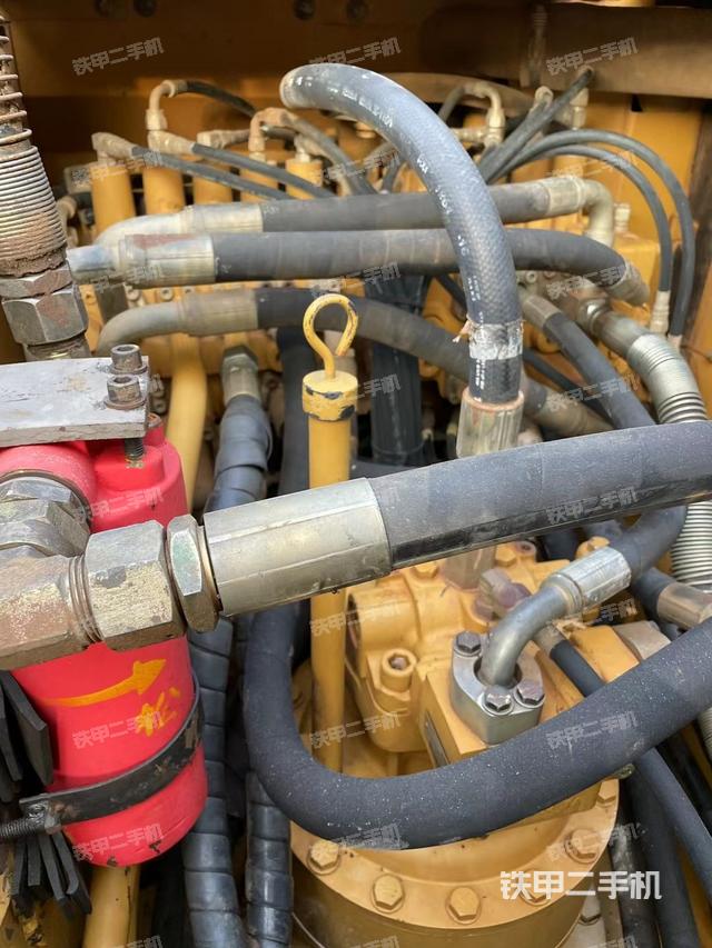 回转马达和主控阀（整机外观）