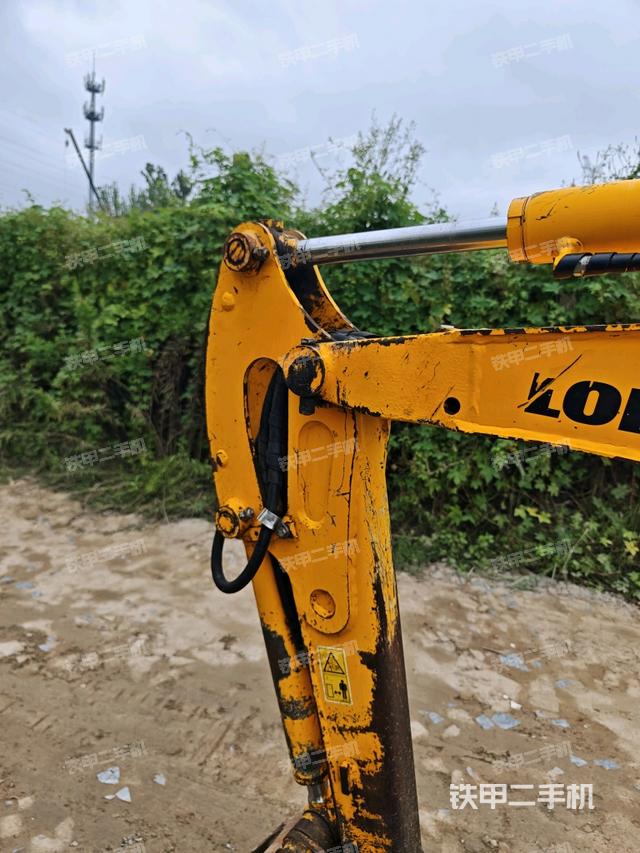 轉(zhuǎn)盤和下車架正前（工作和回轉(zhuǎn)裝置）