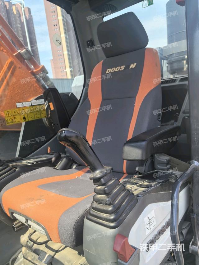 駕駛室整體（整機(jī)外觀(guān)）