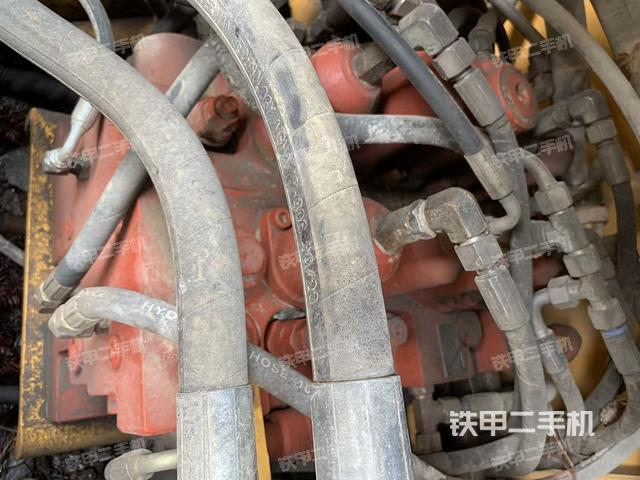 回轉(zhuǎn)馬達(dá)和主控閥（整機(jī)外觀）