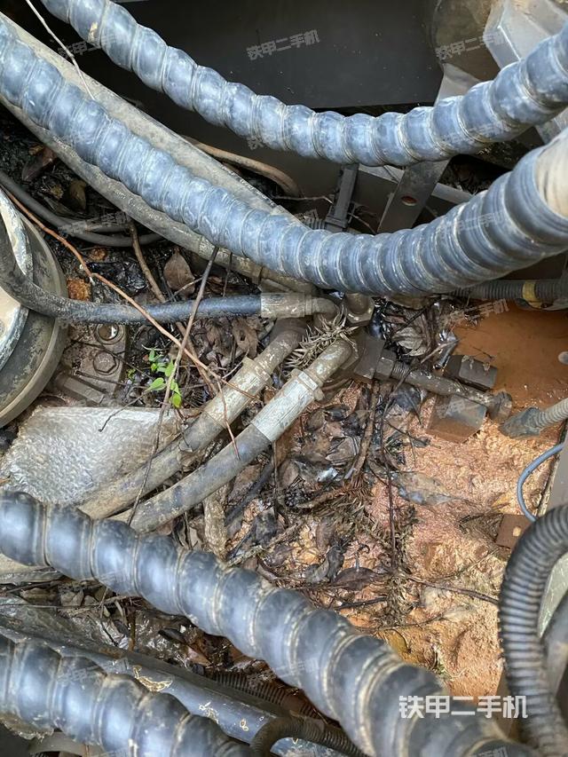 中央回轉(zhuǎn)接頭特寫（上車部件）