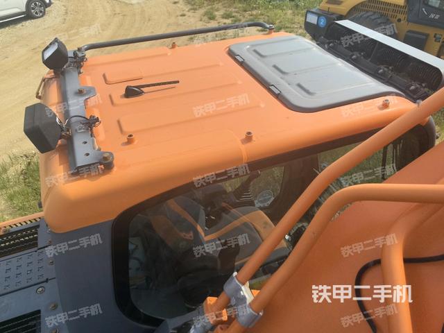 駕駛室頂部（整機(jī)外觀(guān)）