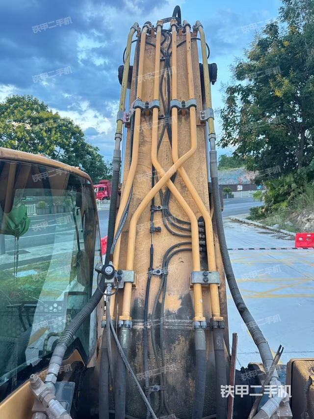 大臂背部俯视（工作和回转装置）