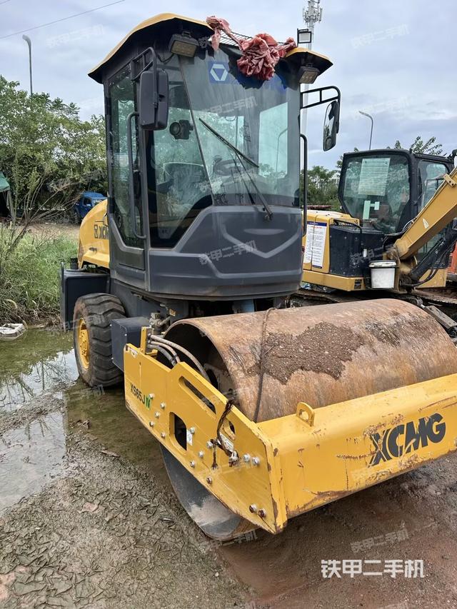 右前45°（壓路機整機外觀）