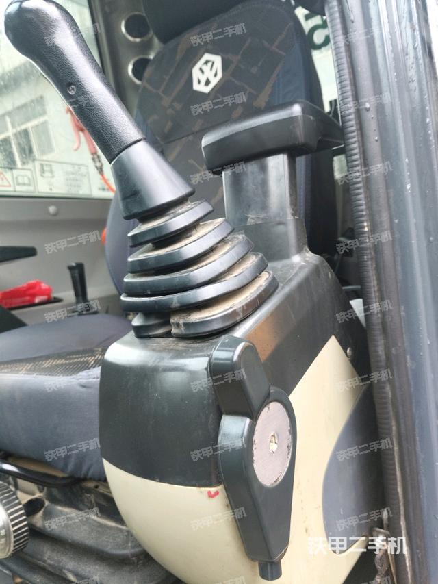 座椅左側控制臺/音響/含左手柄（駕駛室部分）