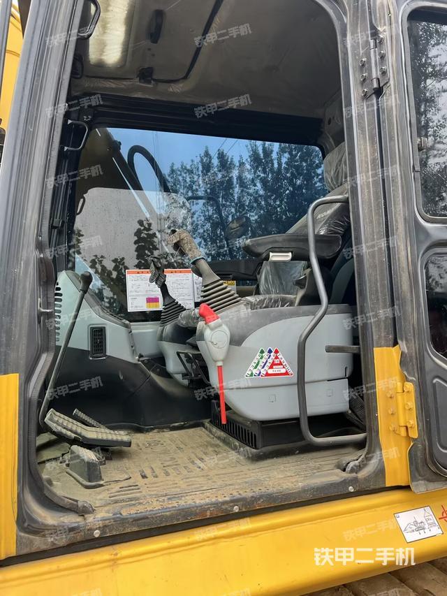 驾驶室顶部（整机外观）