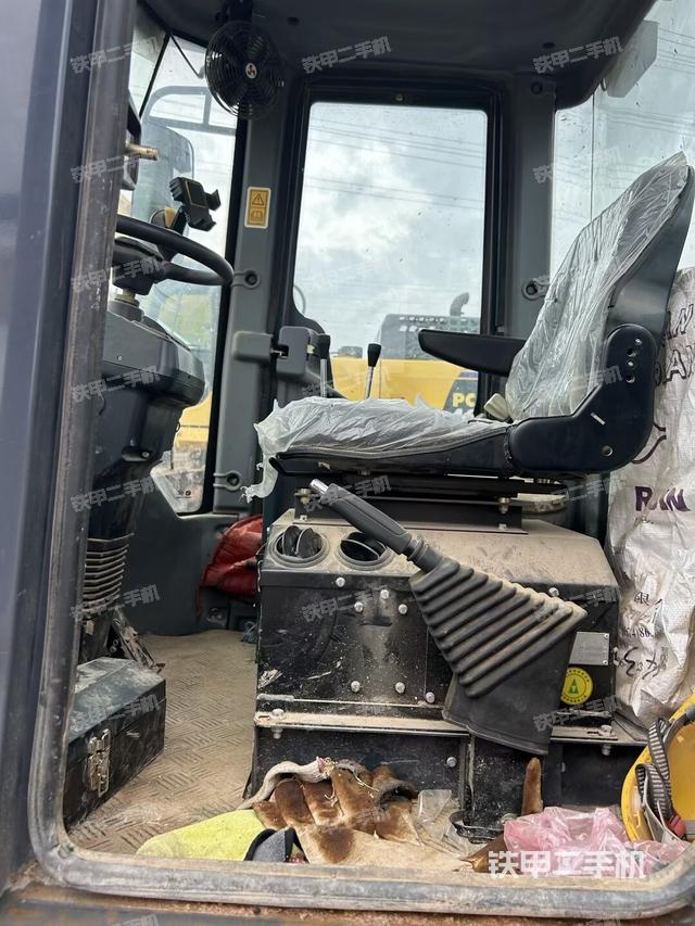 后玻璃角標（壓路機駕駛室）