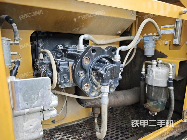 液壓泵艙室正面整體（整機(jī)外觀）