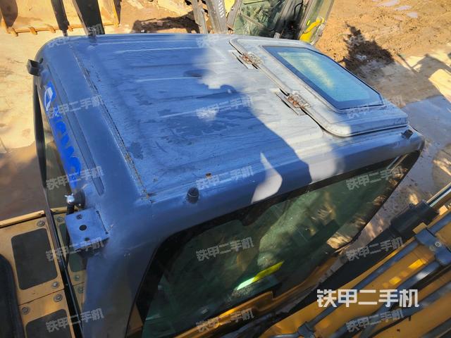 驾驶室顶部（整机外观）