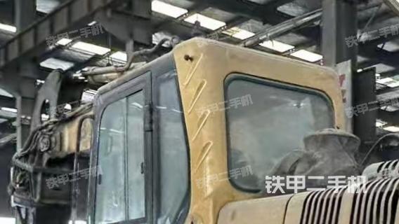 駕駛室頂部（整機外觀）