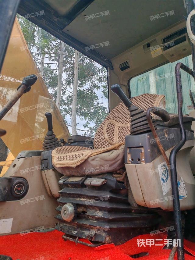 驾驶室整体（整机外观）