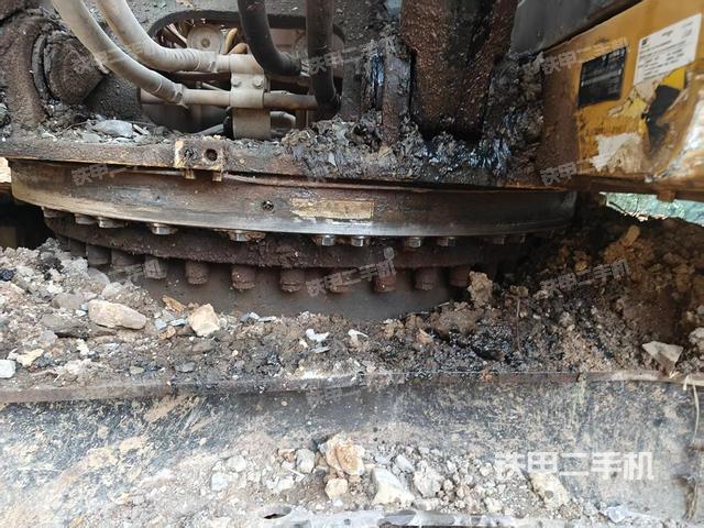 回转马达和主控阀（整机外观）