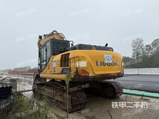 驾驶室顶部（整机外观）