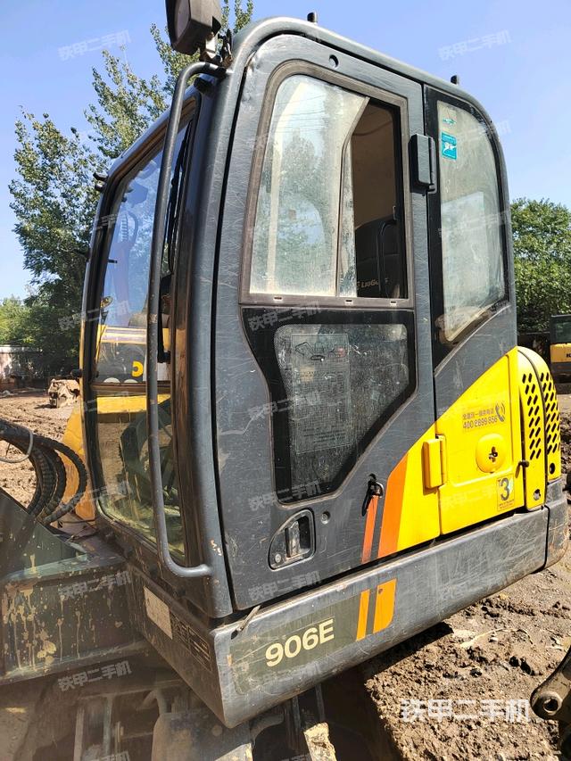 驾驶室整体（整机外观）