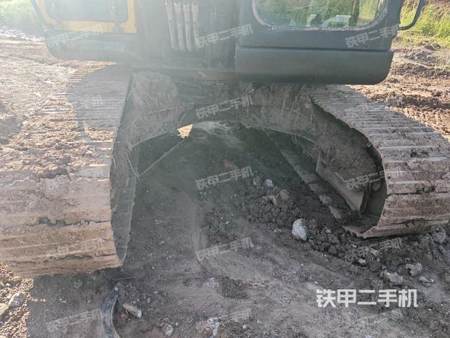 转盘和下车架正前（工作和回转装置）