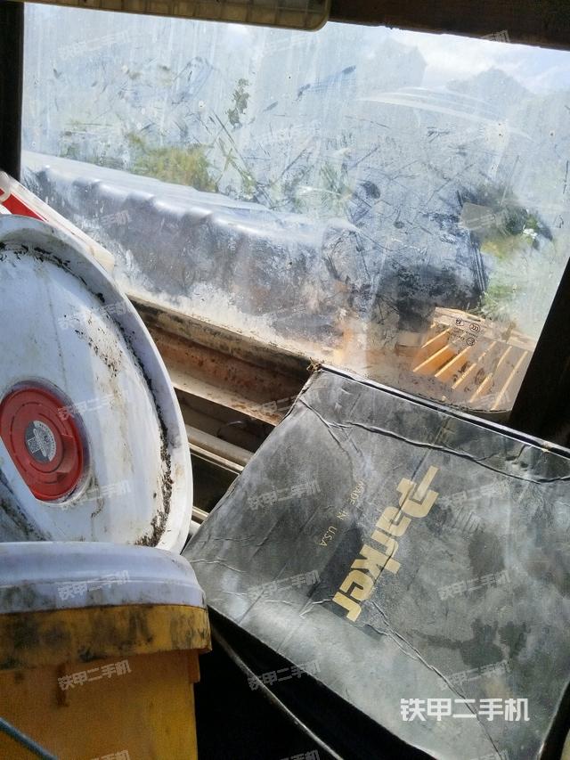 后窗玻璃角標（駕駛室部分）