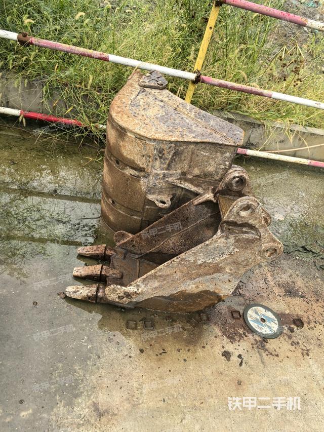 鏟斗右后整體（工作和回轉(zhuǎn)裝置）